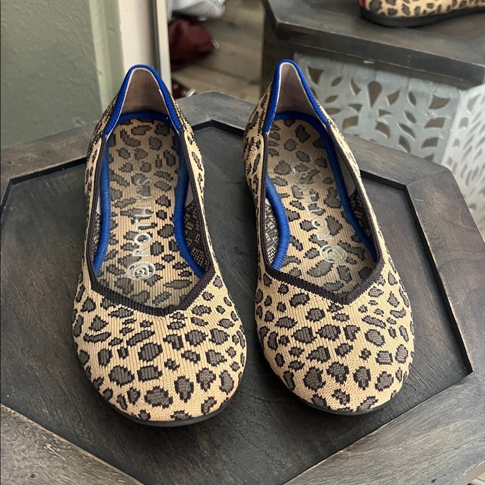 🛑 1 hour sale. Worn once, Rothy's, size 6, Tan and Black Leopard Flats w/ Blue